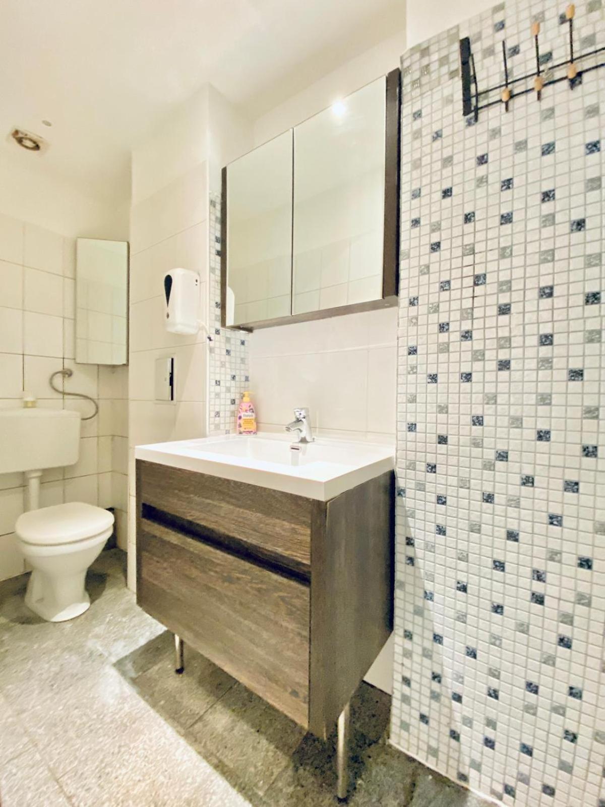Astonishing 1 Bedroom Apt. Near Danube River Wenen Buitenkant foto